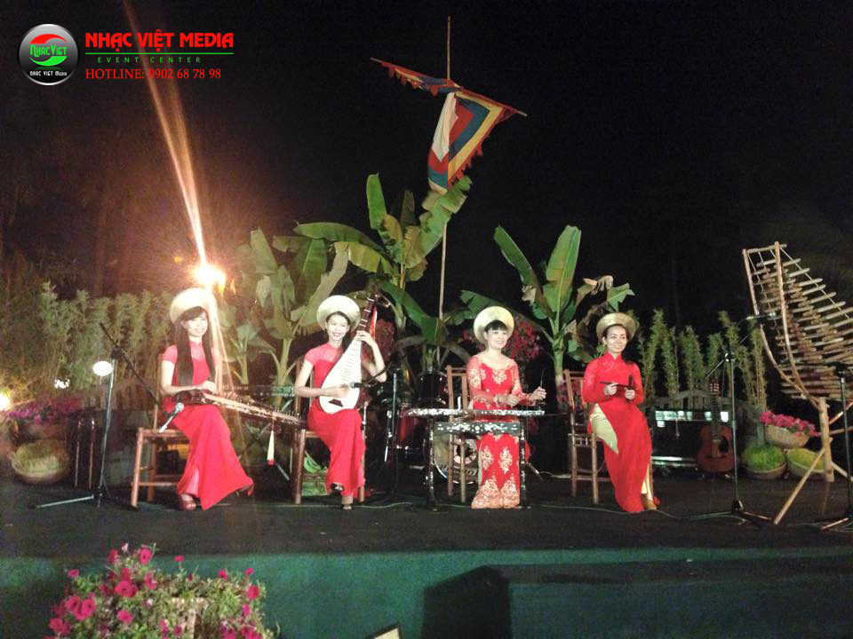 Ban nhạc dân tộc biểu diễn tại tphcm